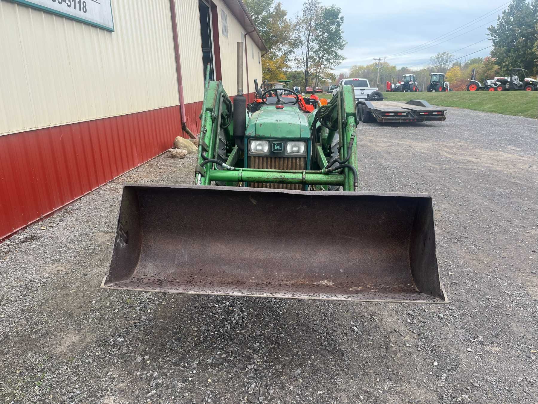 johndeeretractor.jpg.ad90400eeb61c64411a7c0f5502f9cf6.jpg