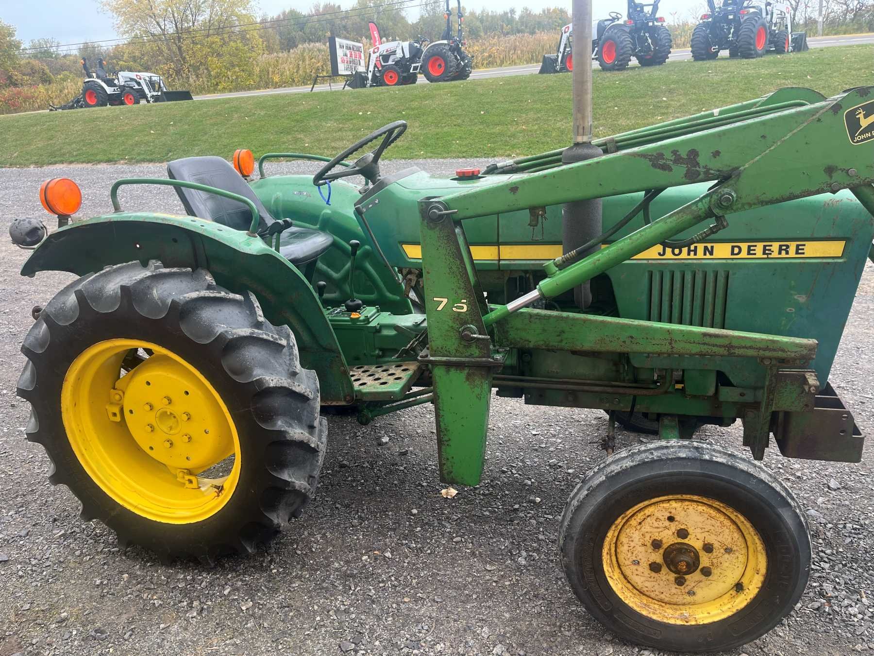 johndeeretractor4.jpg.ca668d3bb98f4d80abda5b6c5b9fa311.jpg